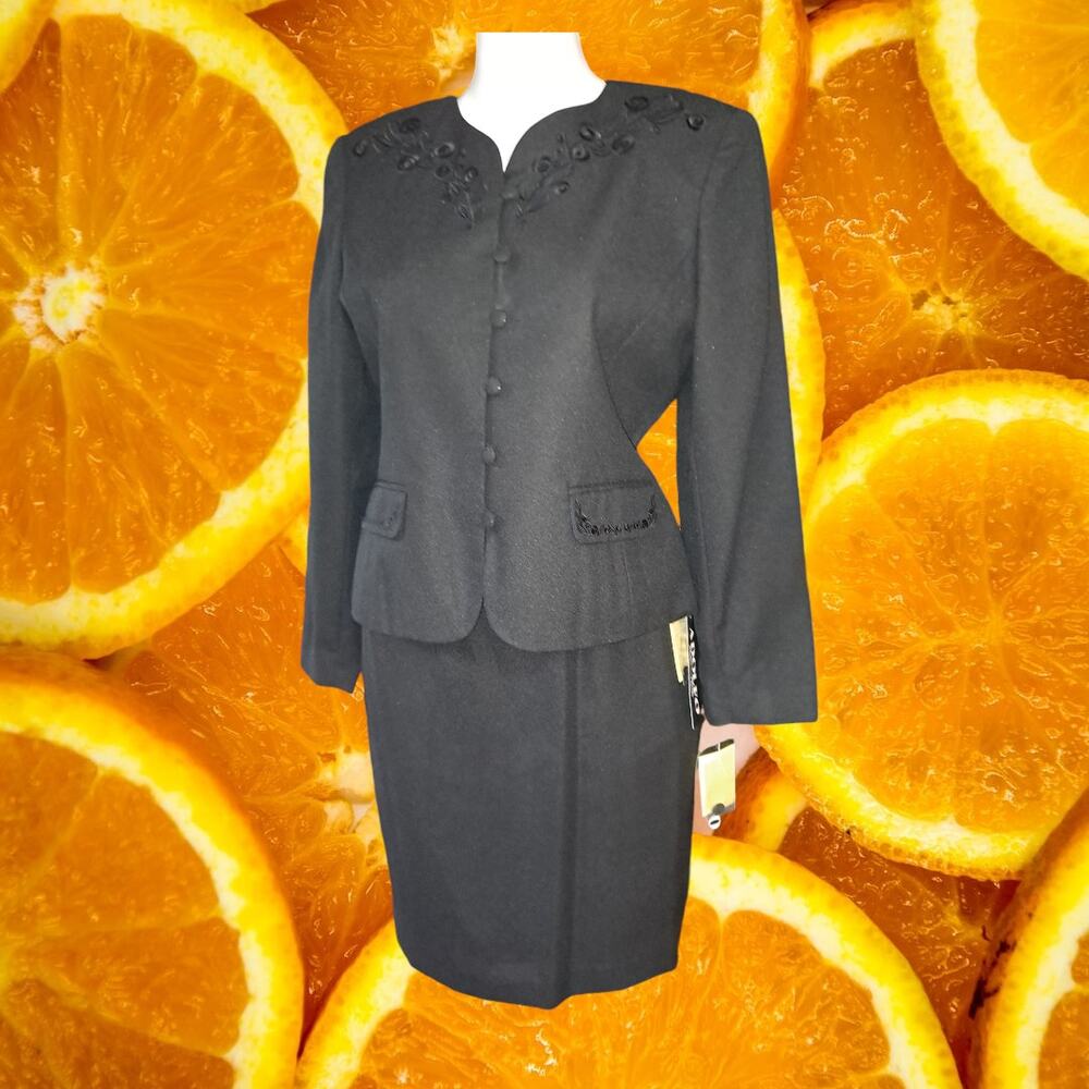 NWT Adolfo Black Skirt Suit Set With Embossed Design Size 8P - Picture 11 of 13